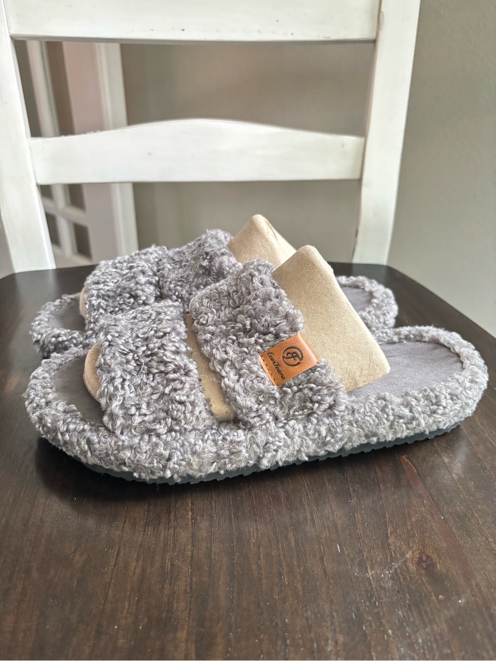 EverFoams Women’s Fuzzy Slippers Open Toe Memory Foam NWT Size 9-10
